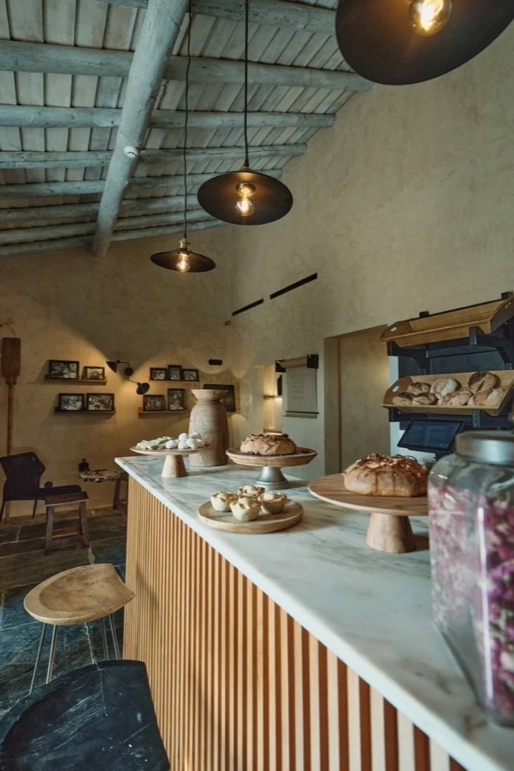 Balcão e sala do Pão & Pizza
